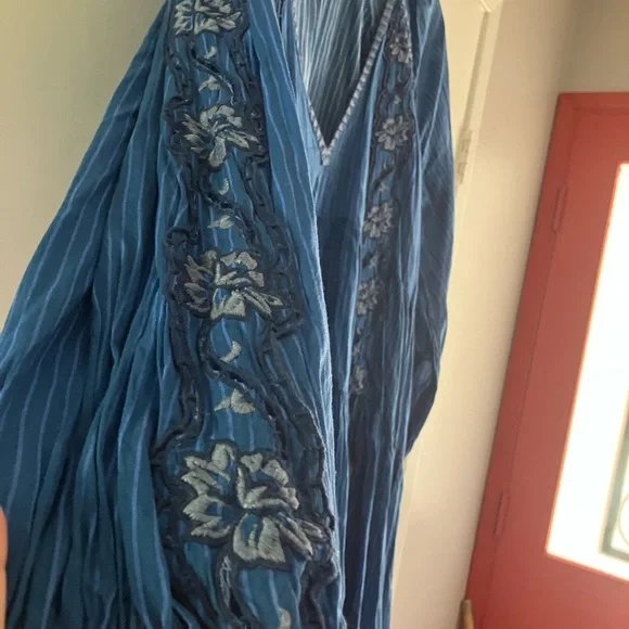 Free People Blue High Low  Mini Dress/ Tunic with Embroidery size Medium - Picture 3 of 8